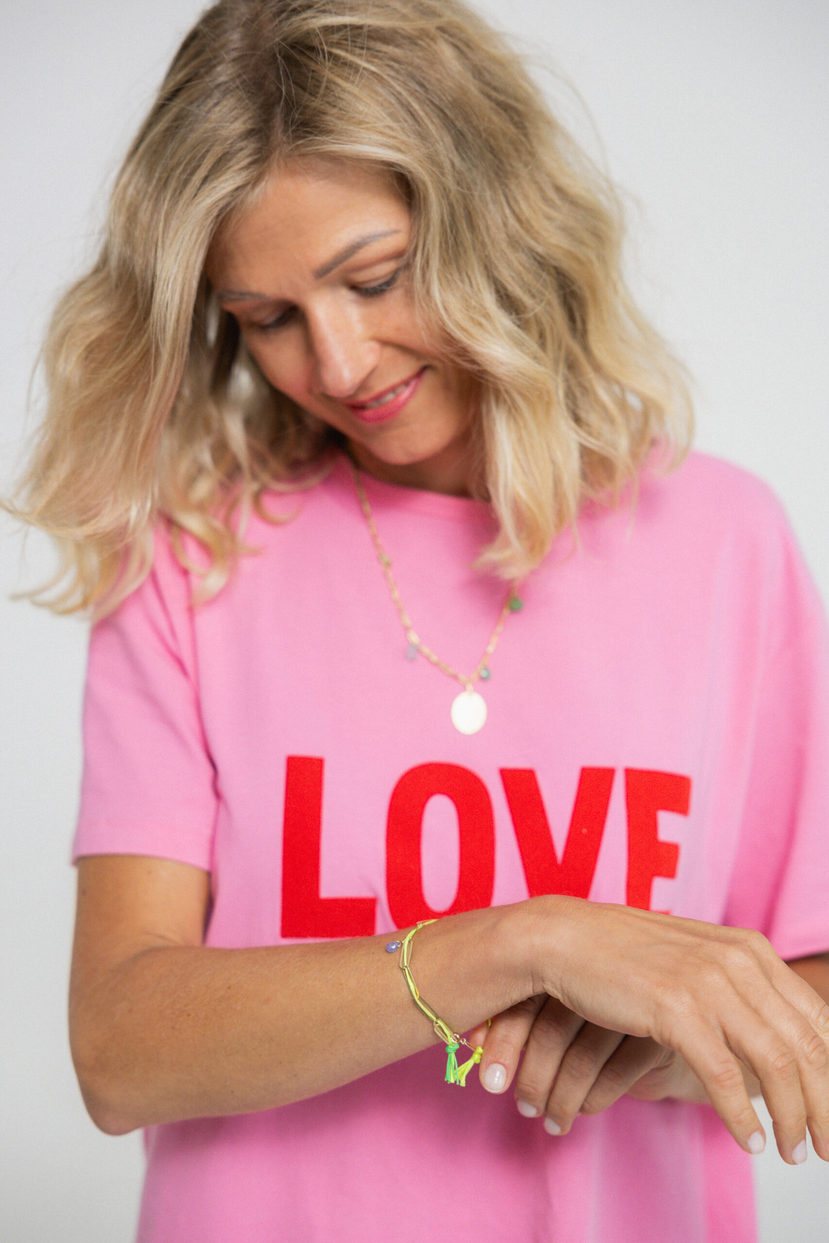 Gold-plated bracelet with neon thread, phosphosiderite and tanzanite - Image 8