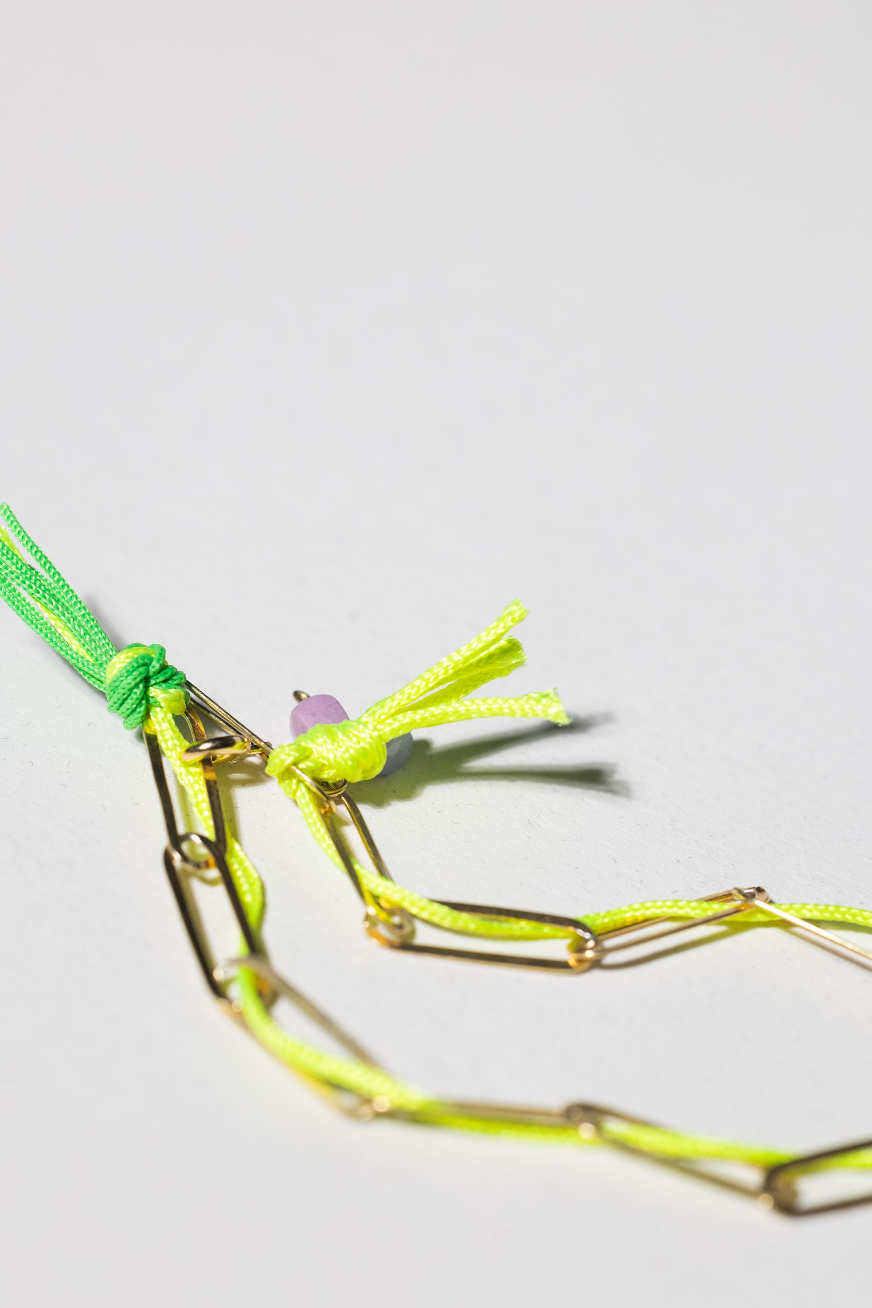 Gold-plated bracelet with neon thread, phosphosiderite and tanzanite - Image 4