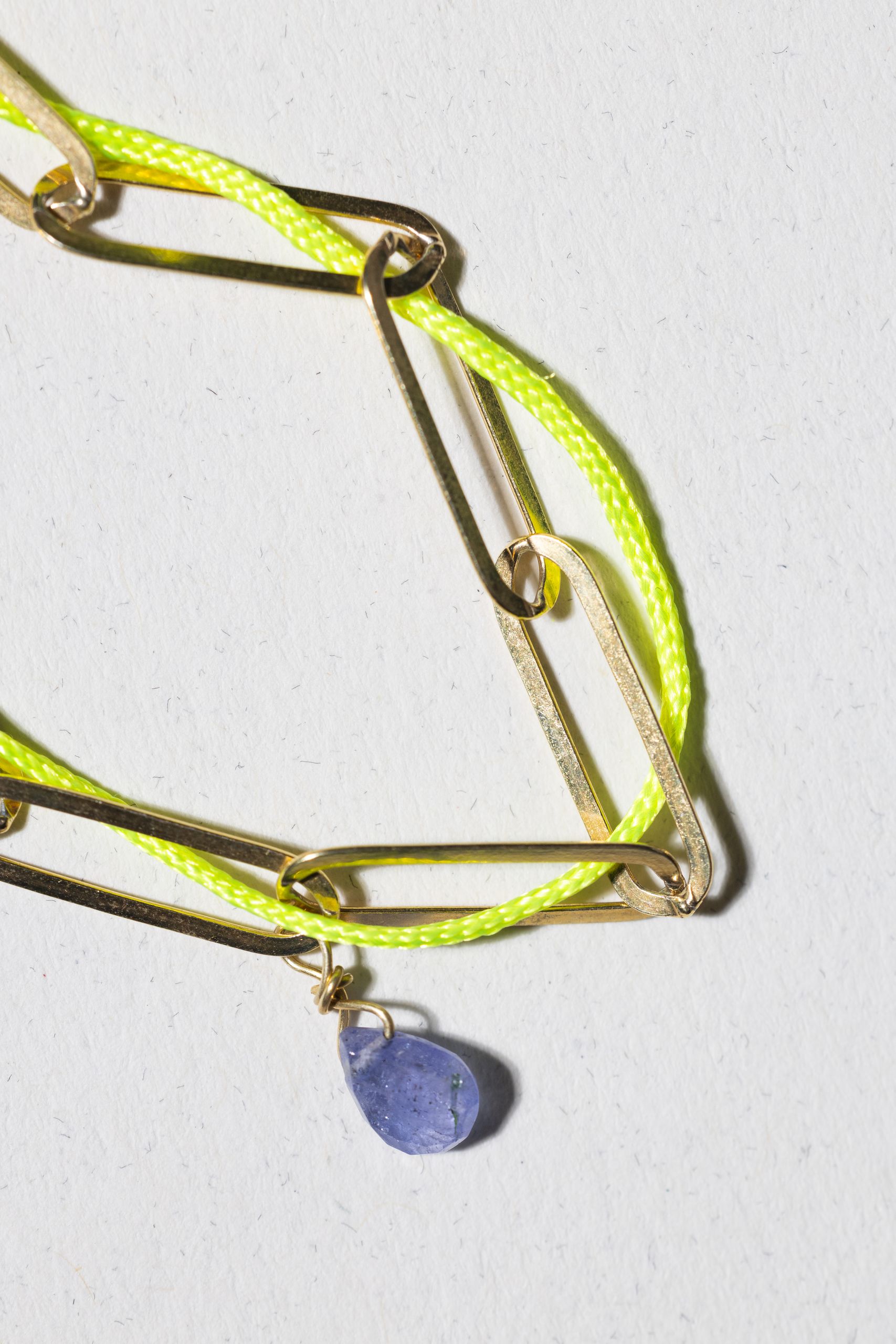 Gold-plated bracelet with neon thread, phosphosiderite and tanzanite - Image 3