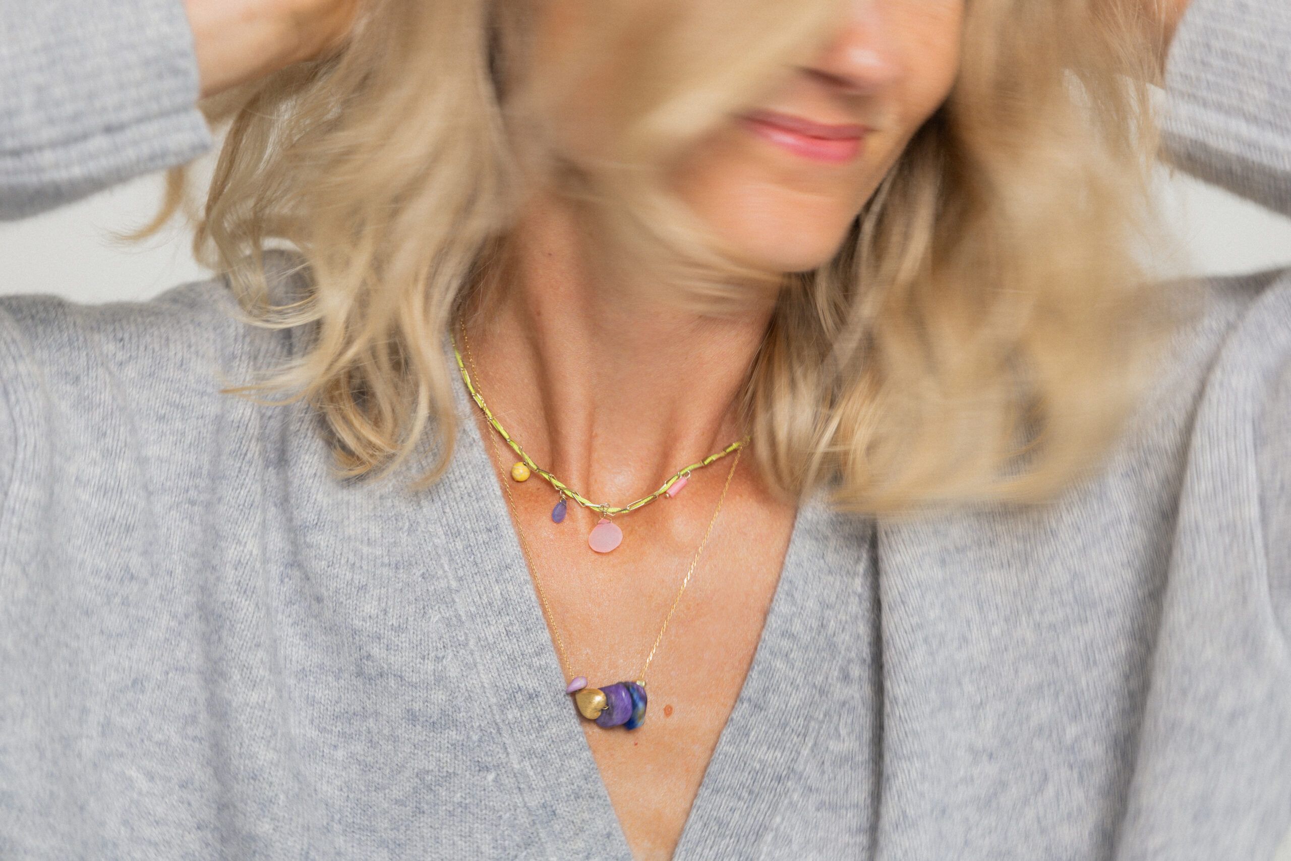 Necklace with phosphosiderite, lapis lazuli and charoite - Image 8