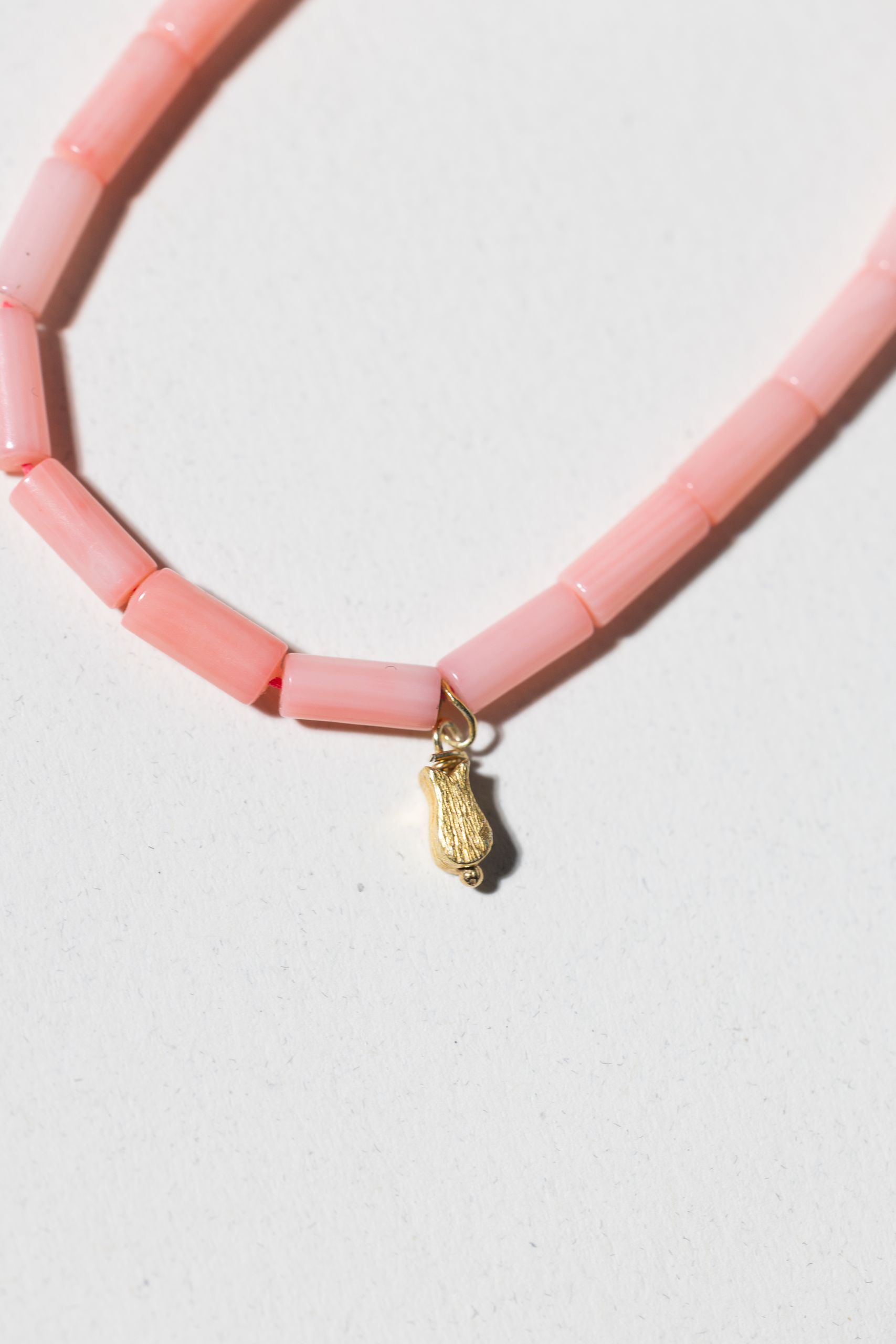 Coral necklace with fish pendant - Image 4