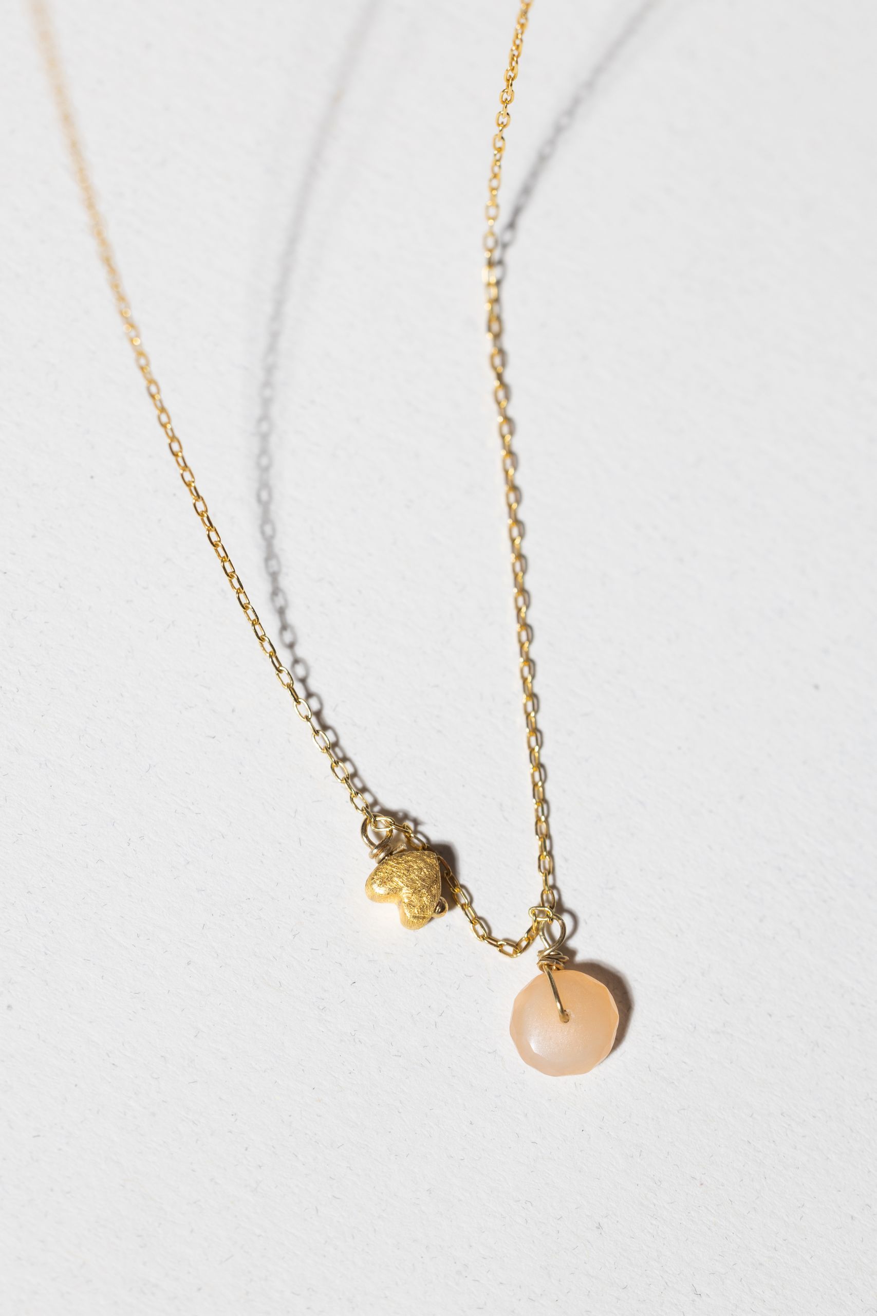 Gold-plated necklace with apricot moonstone - Image 2