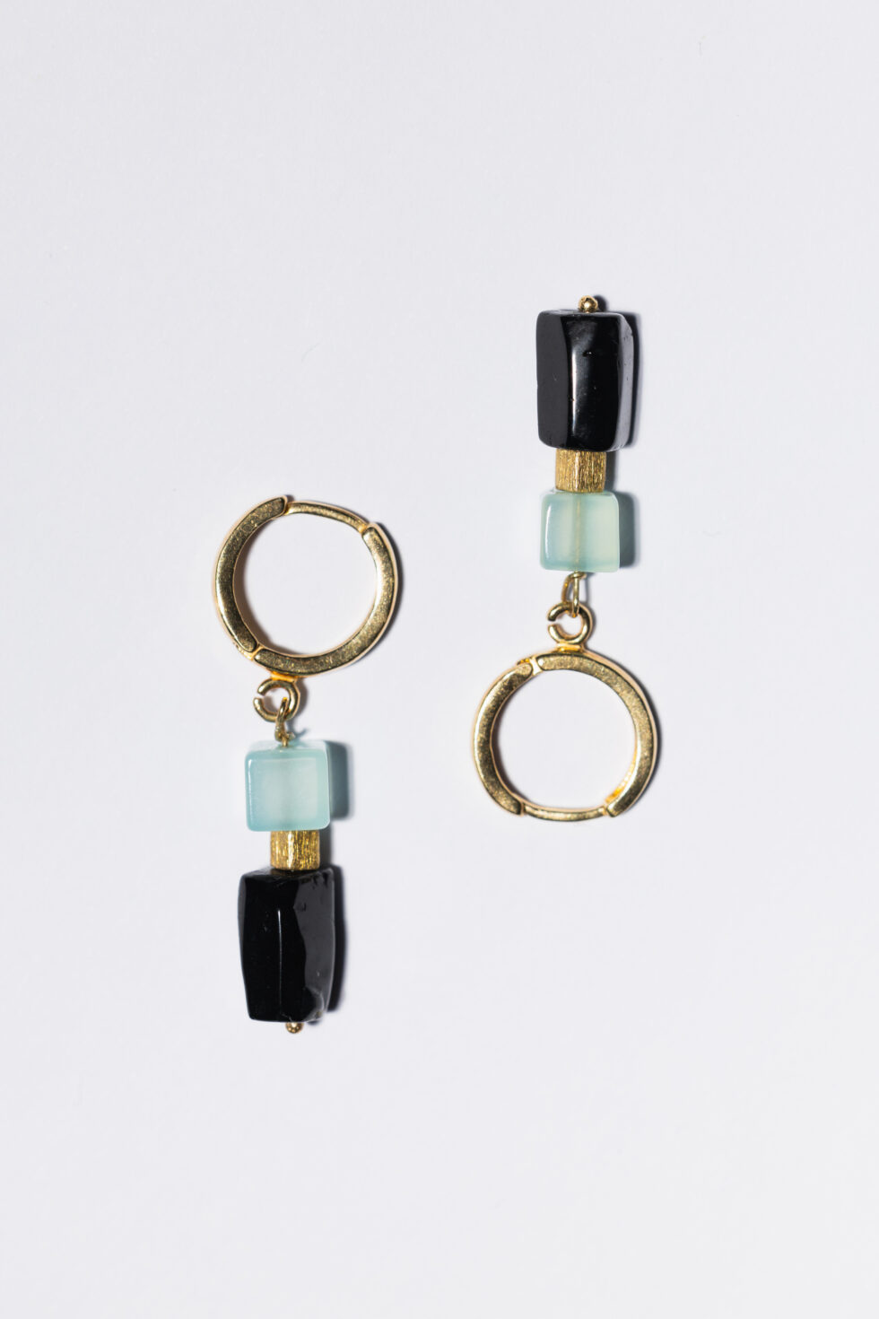 Golden earrings with tourmaline and chalcedony