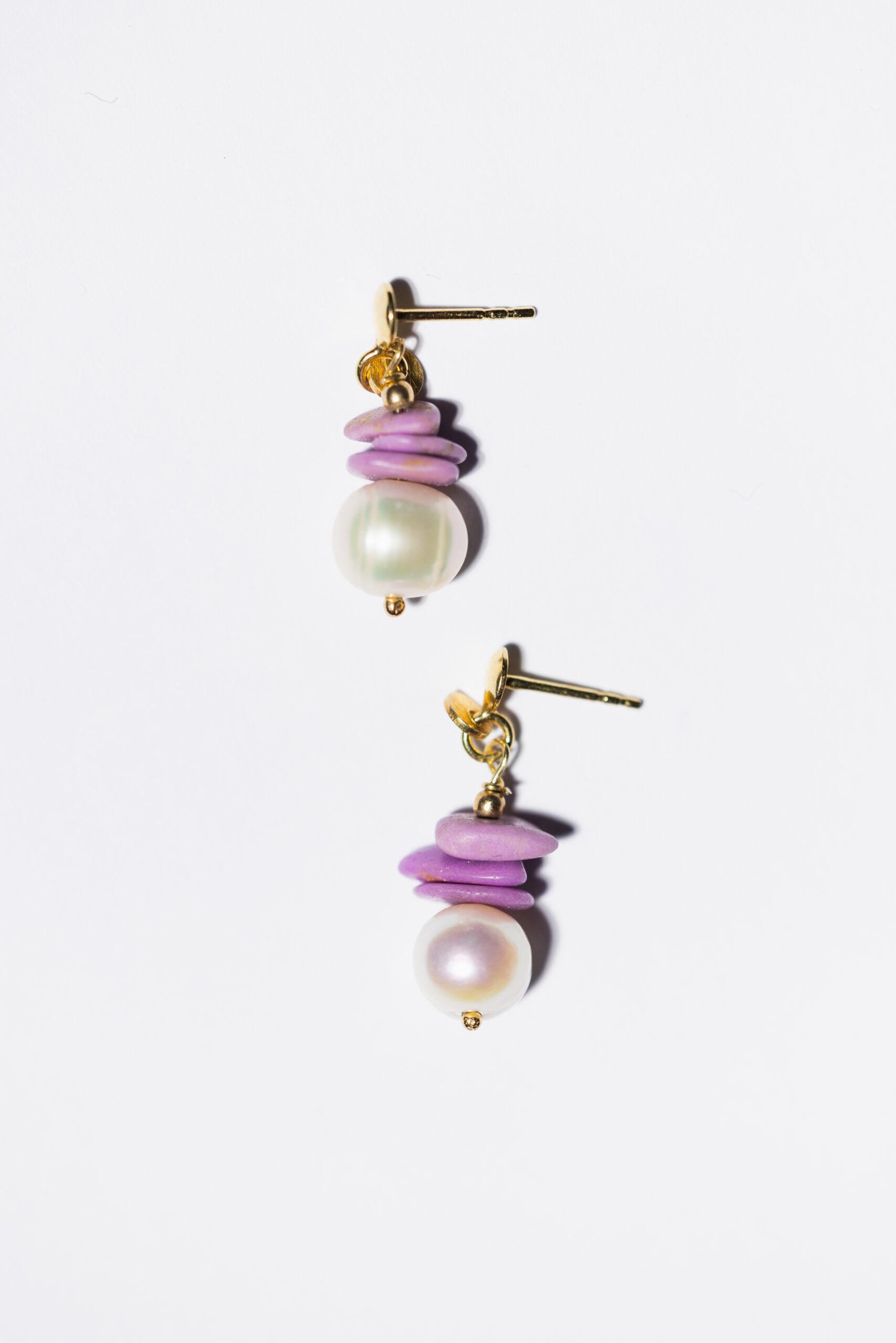 Gold plated earrings with freshwater pearl and phosphosiderite - Image 3