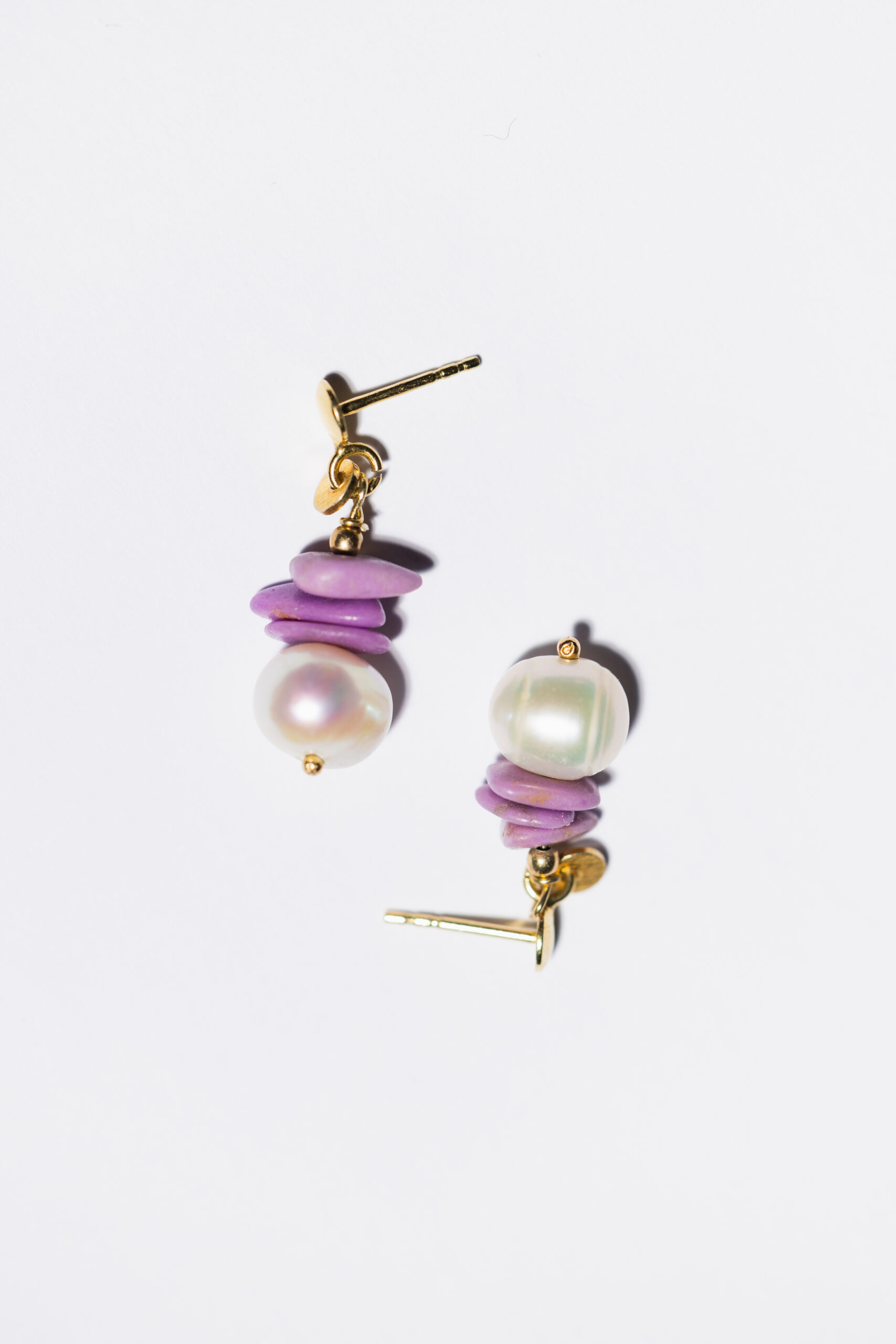 Gold plated earrings with freshwater pearl and phosphosiderite - Image 2