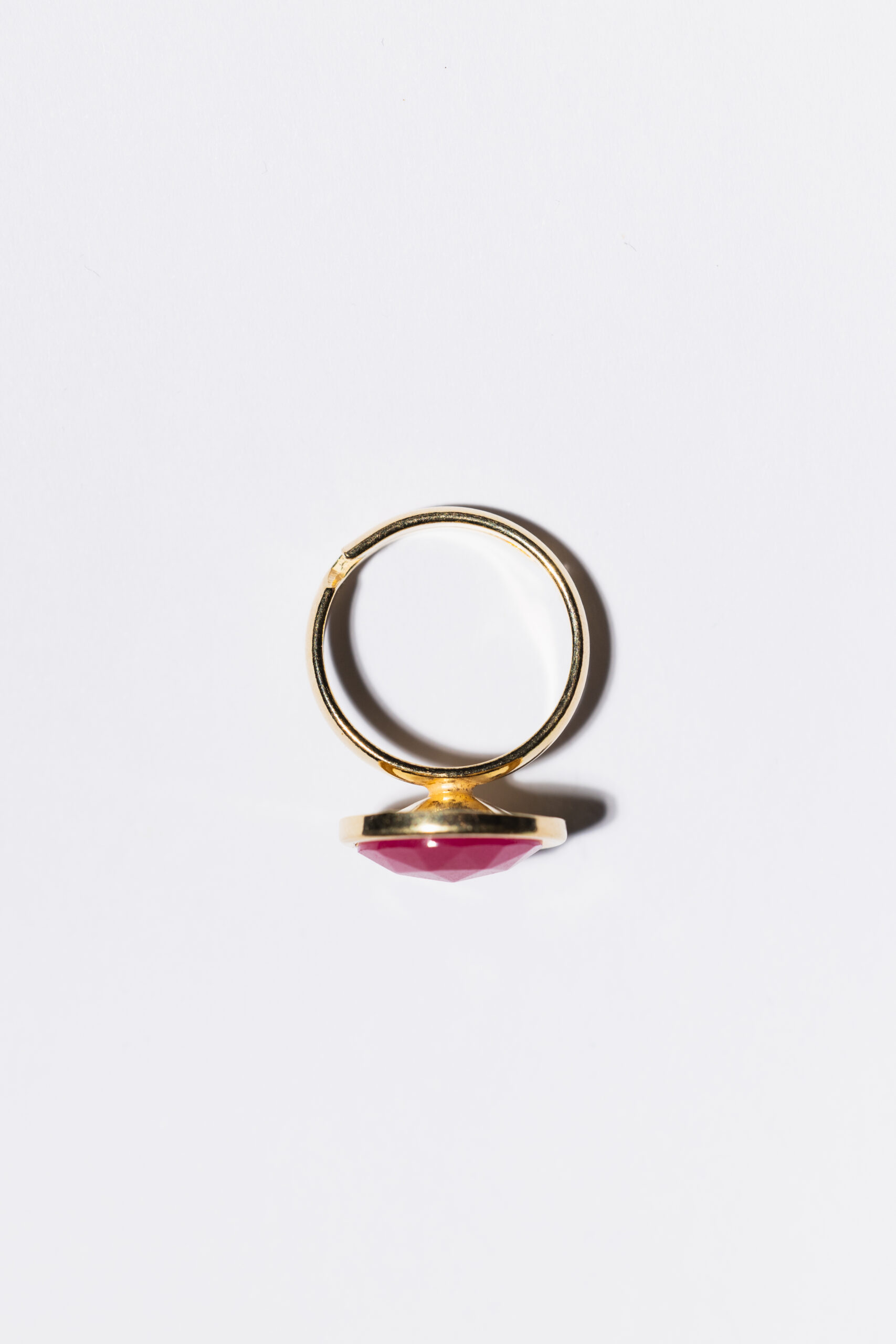 SOUL ICONS RING WITH RASPBERRY CHALCEDONY FRAMED IN GOLD-PLATED SILVER - Image 3