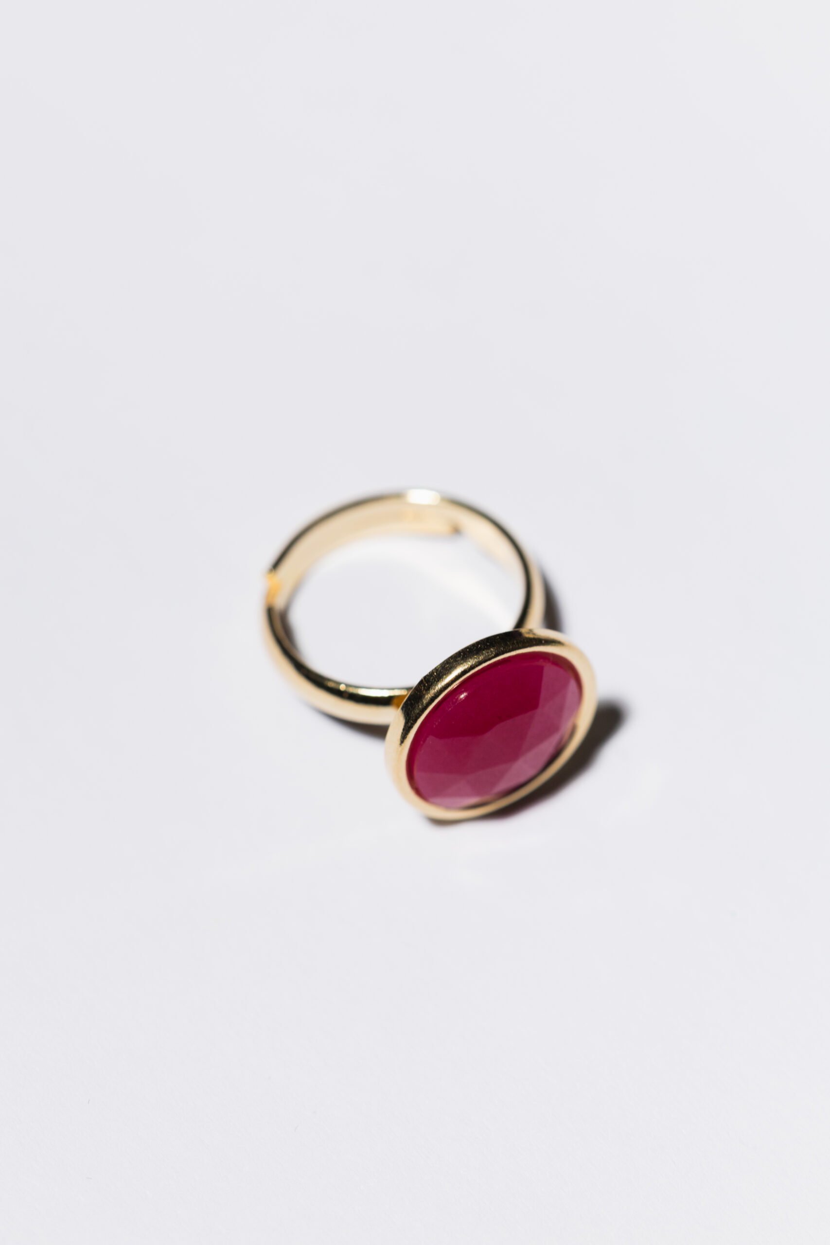 SOUL ICONS RING WITH RASPBERRY CHALCEDONY FRAMED IN GOLD-PLATED SILVER - Image 4
