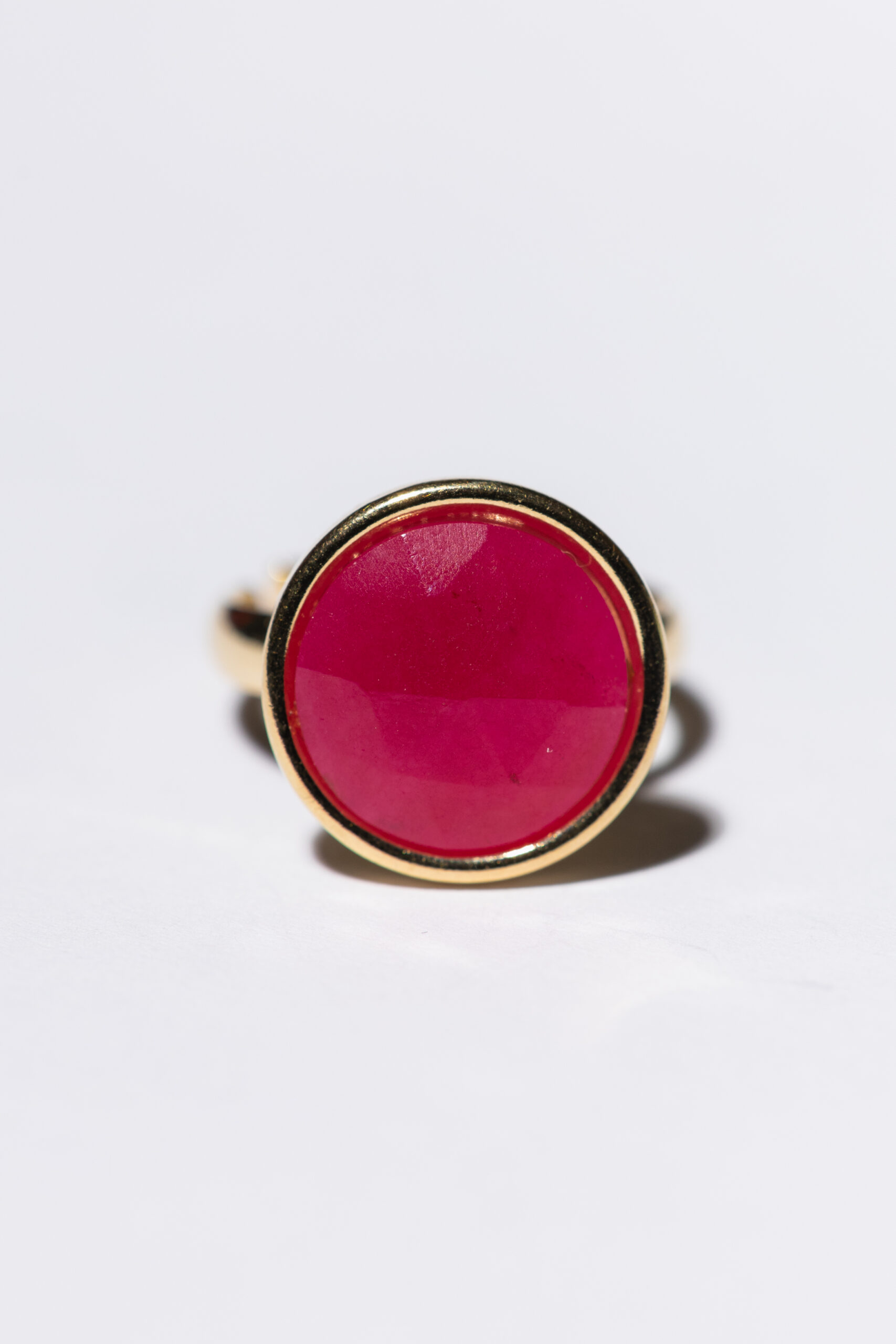 SOUL ICONS RING WITH RASPBERRY CHALCEDONY FRAMED IN GOLD-PLATED SILVER - Image 2