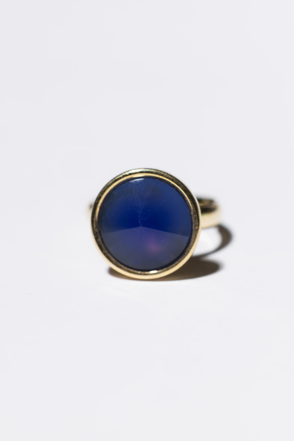 SOUL ICONS Ring with tanzanite- chalcedony framed in gold-plated silver SOUL ICONS Ring with tanzanite- chalcedony framed in gold-plated silver