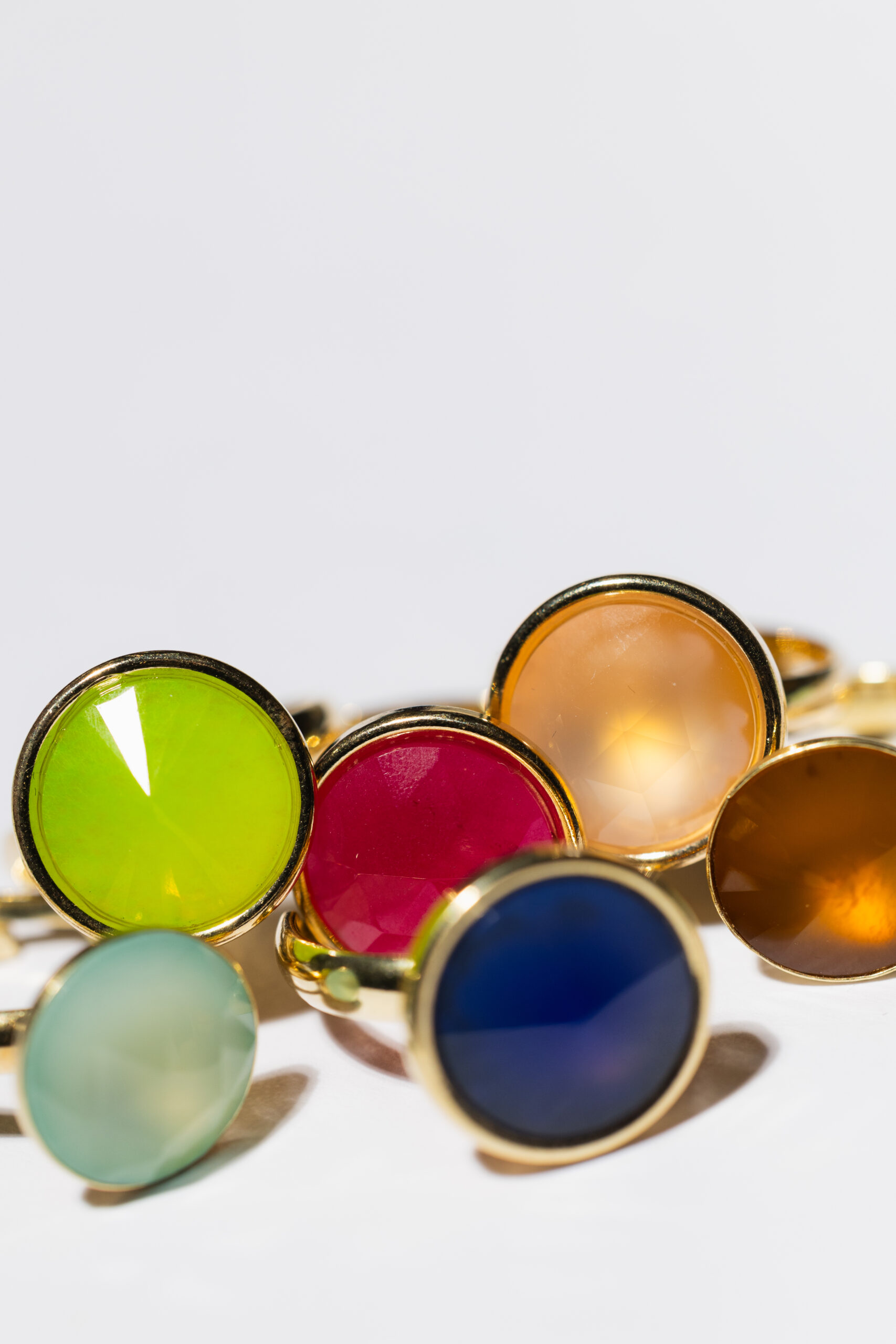 SOUL ICONS RING WITH RASPBERRY CHALCEDONY FRAMED IN GOLD-PLATED SILVER - Image 5