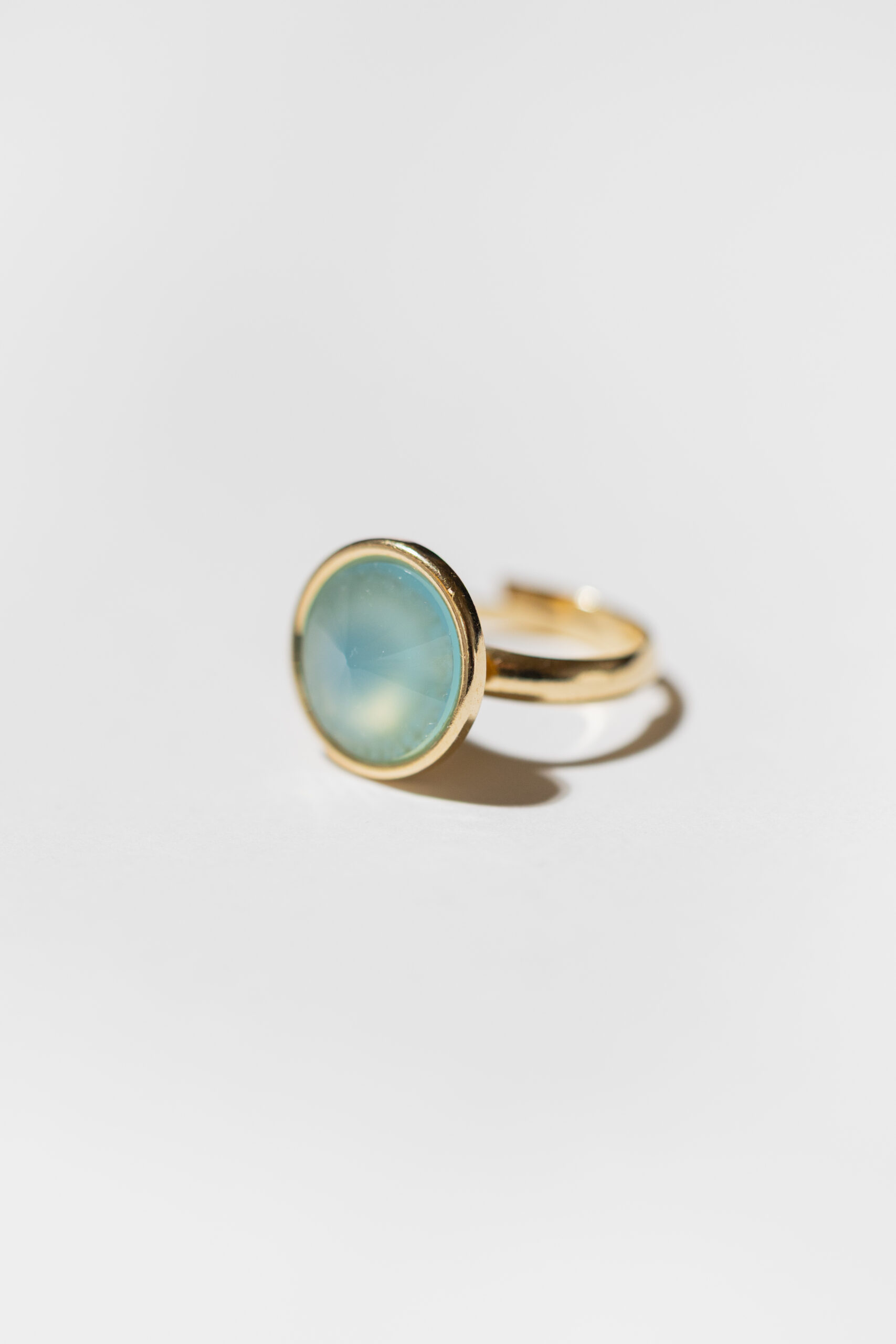 Pierścionek SOUL ICONS z turkusowym chalcedonem w oprawie - obrazek 2