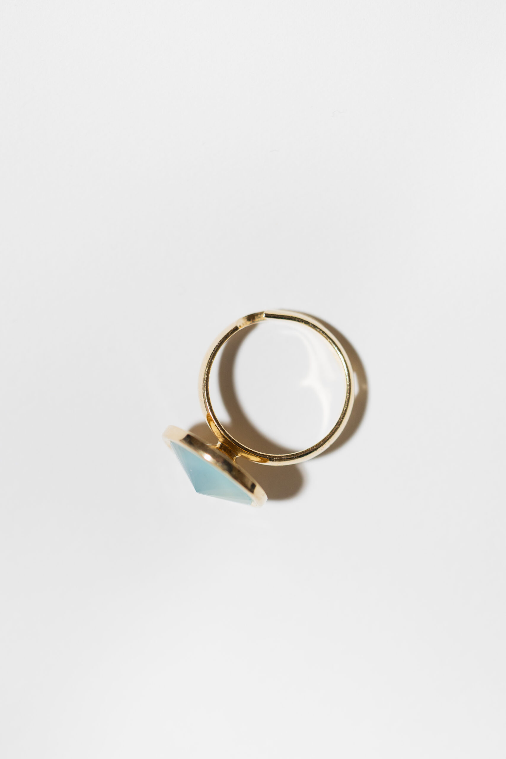 Pierścionek SOUL ICONS z turkusowym chalcedonem w oprawie - obrazek 3