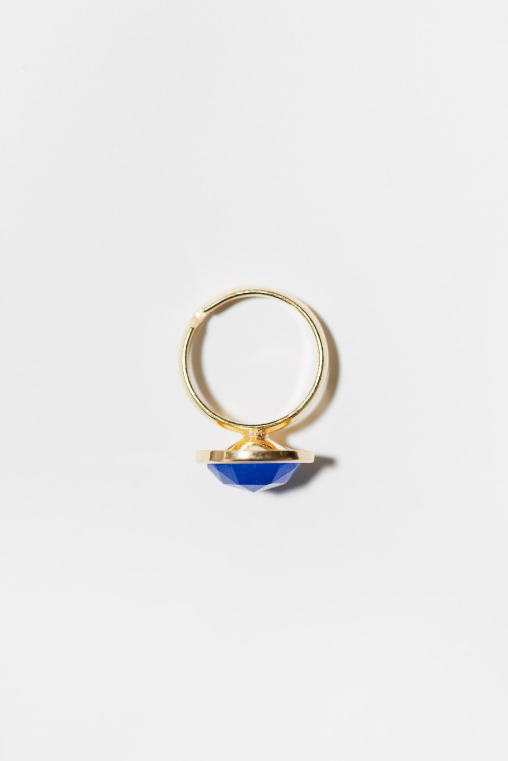 Pierścionek SOUL ICONS z lazurowym chalcedonem w oprawie - obrazek 3