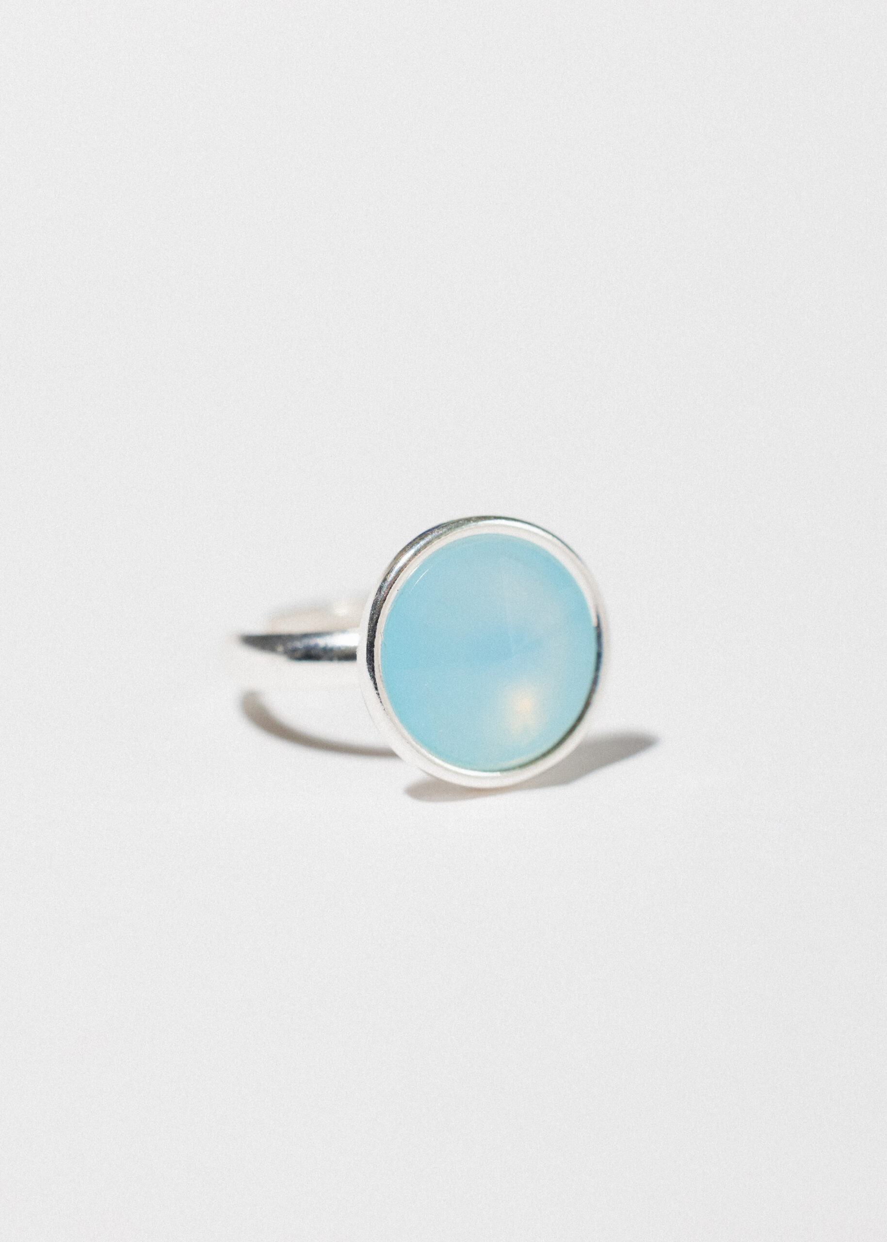 Pierścionek SOUL ICONS z niebieskim onyksem w oprawie - obrazek 2