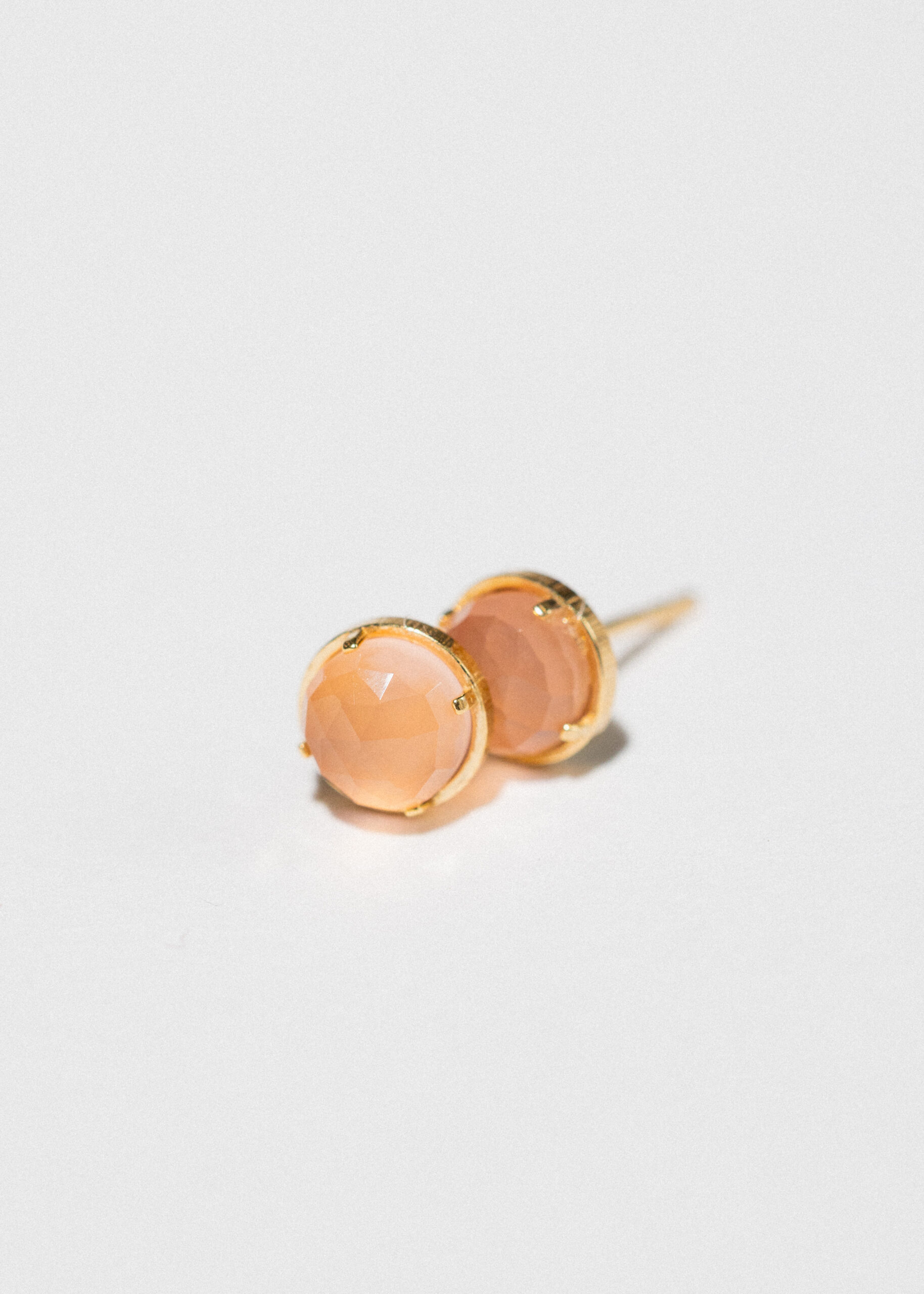 MAGIC PINS Earrings with peach agate MAGIC PINS Earrings with peach agate - Image 3